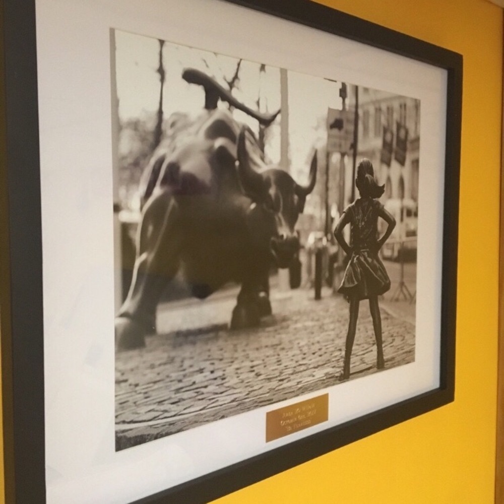Feminist wall art fearless girl statue wall steet